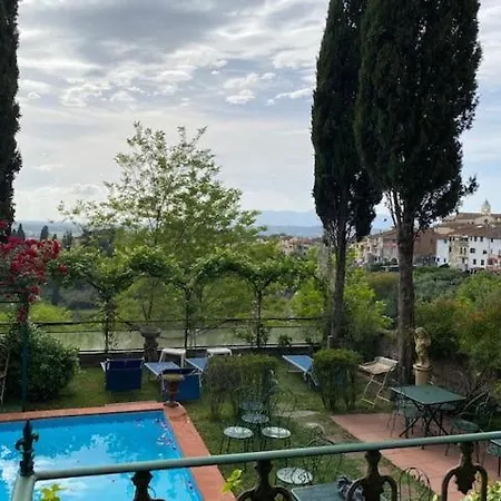 Hotell Quattro Gigli Montopoli in Val dʼArno